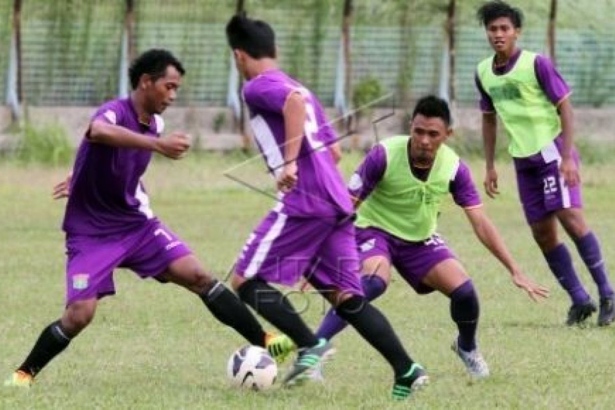 Sepak Bola - Persita Upayakan Imbangi Arema Pada Laga Piala Indonesia
