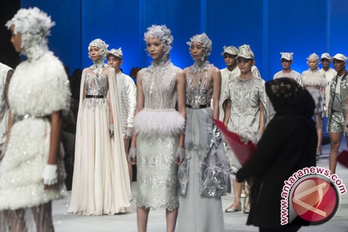 Pemenang Fashion Week Dapat Beasiswa Ke Italia