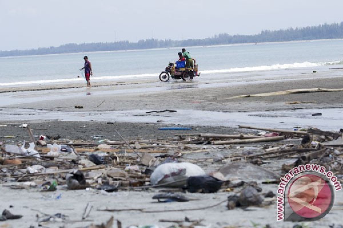 Masyarakat Diminta Tak Buang Sampah Ke Laut