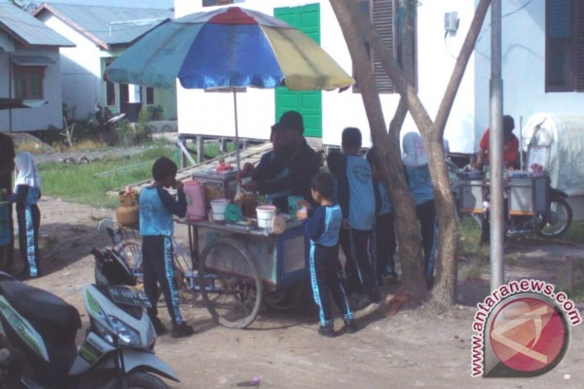 Kadisdik Galau Lihat Jajanan Anak Sekolah