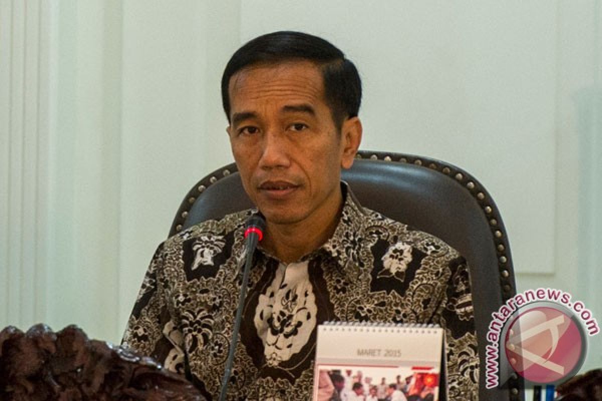 President Jokowi inspects sugar factory in Mojokerto