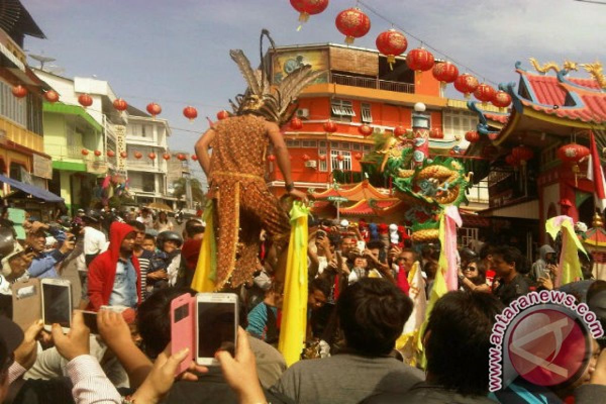 Tatung Singkawang Jalani Ritual 