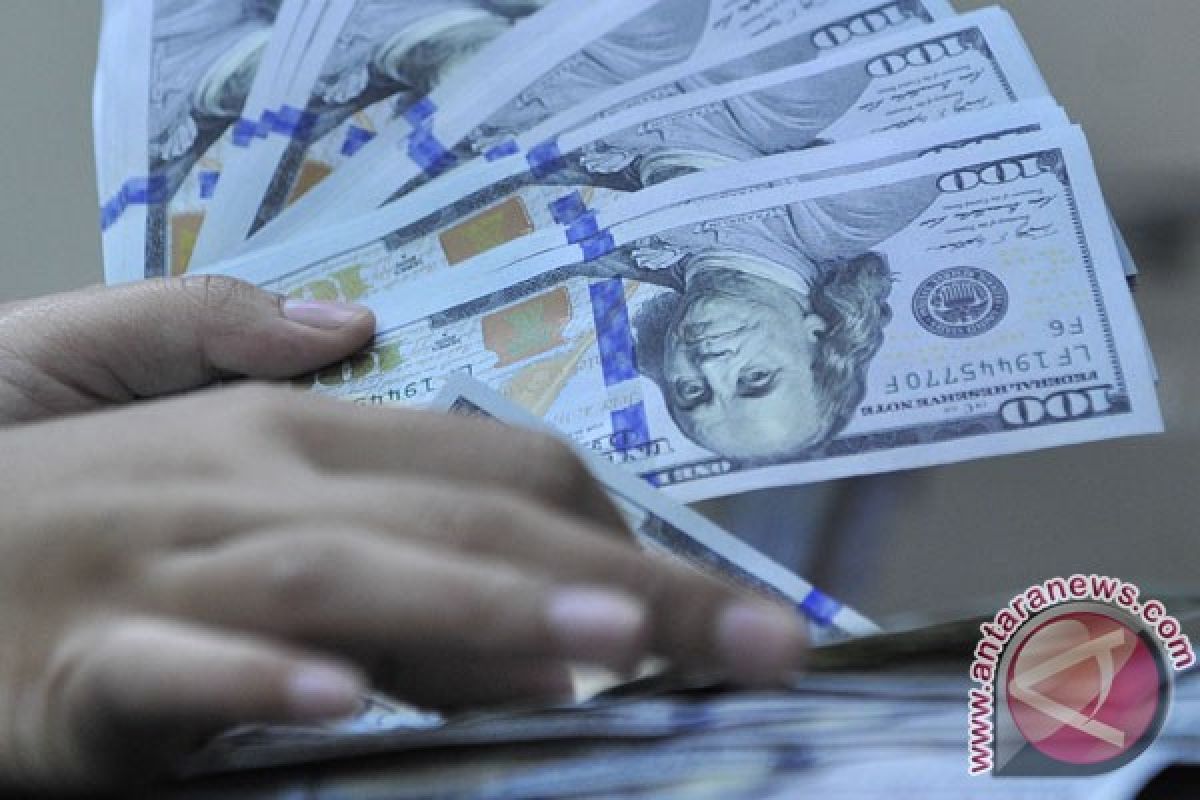 Rupiah langsung ke 13.047 per dolar di awal perdagangan