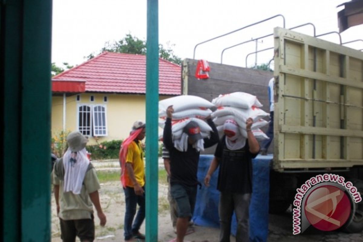 Kaltim Bantu 73 Ton Beras Korban Banjir 