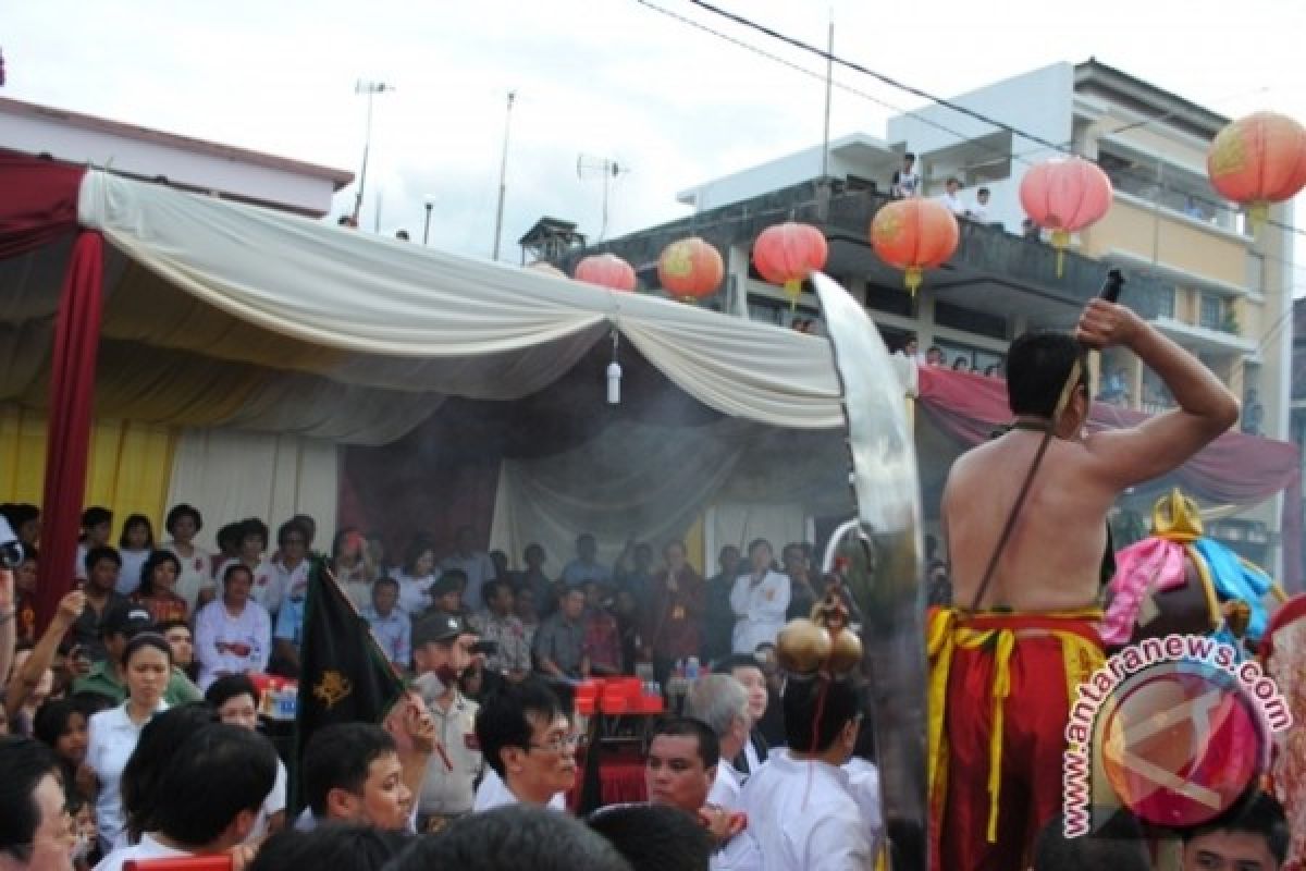 Diperkirakan ribuan warga saksikan prosesi Cap Go Meh