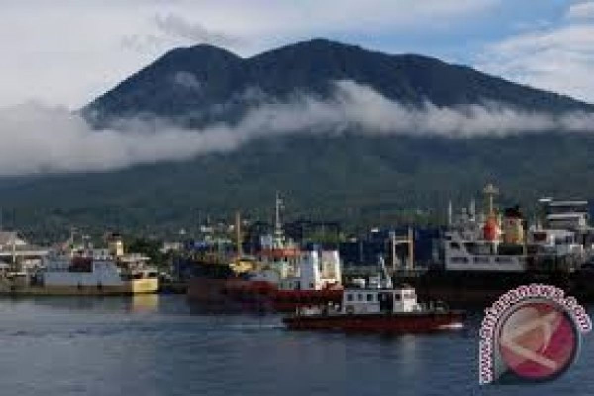 Bongkar Barang Terbesar Sulut Di Pelabuhan Bitung