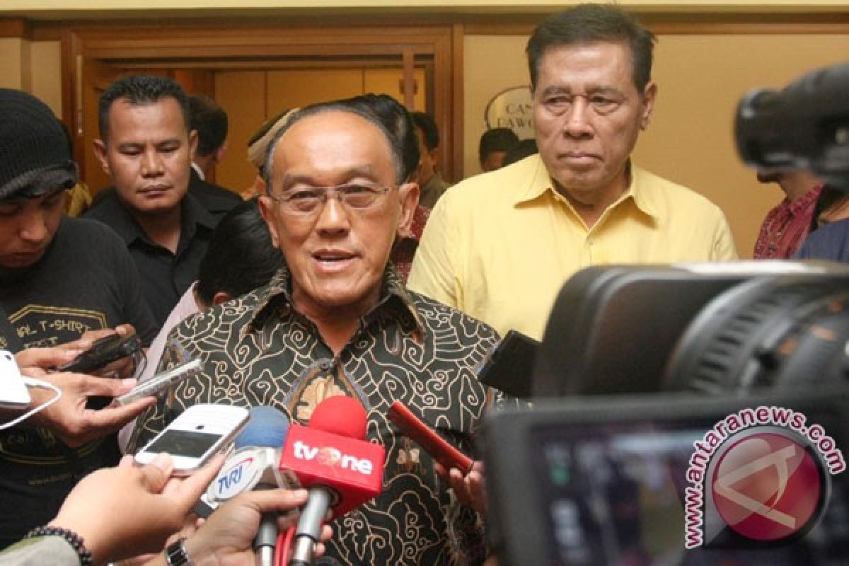 Anggota Partai Golkar dalam rapat internal