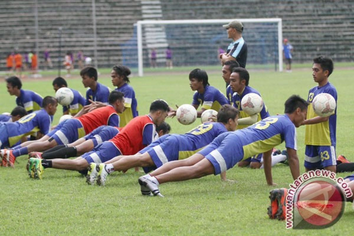 Persegres GU mulai latihan sore