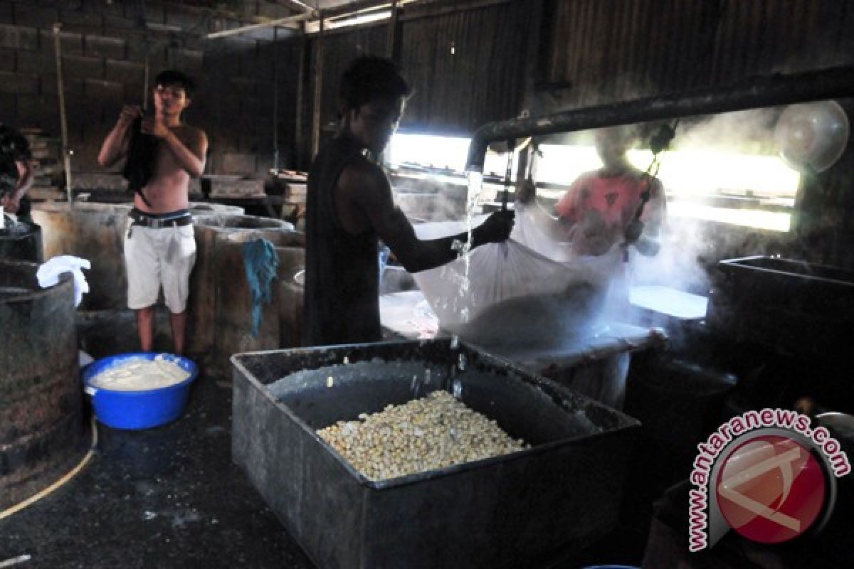 Produksi Tahu Pasca Kedelai Turun