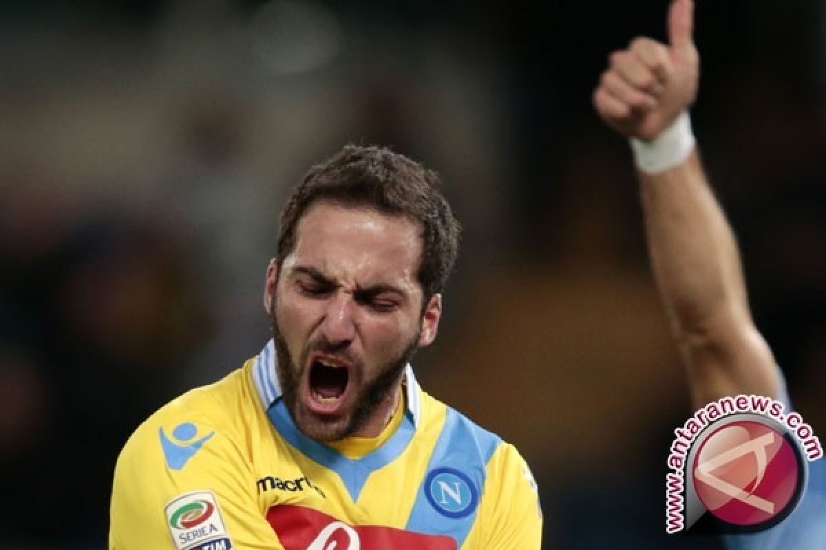 Hatrik Higuain antar Napoli jungkalkan Dinamo Moskow