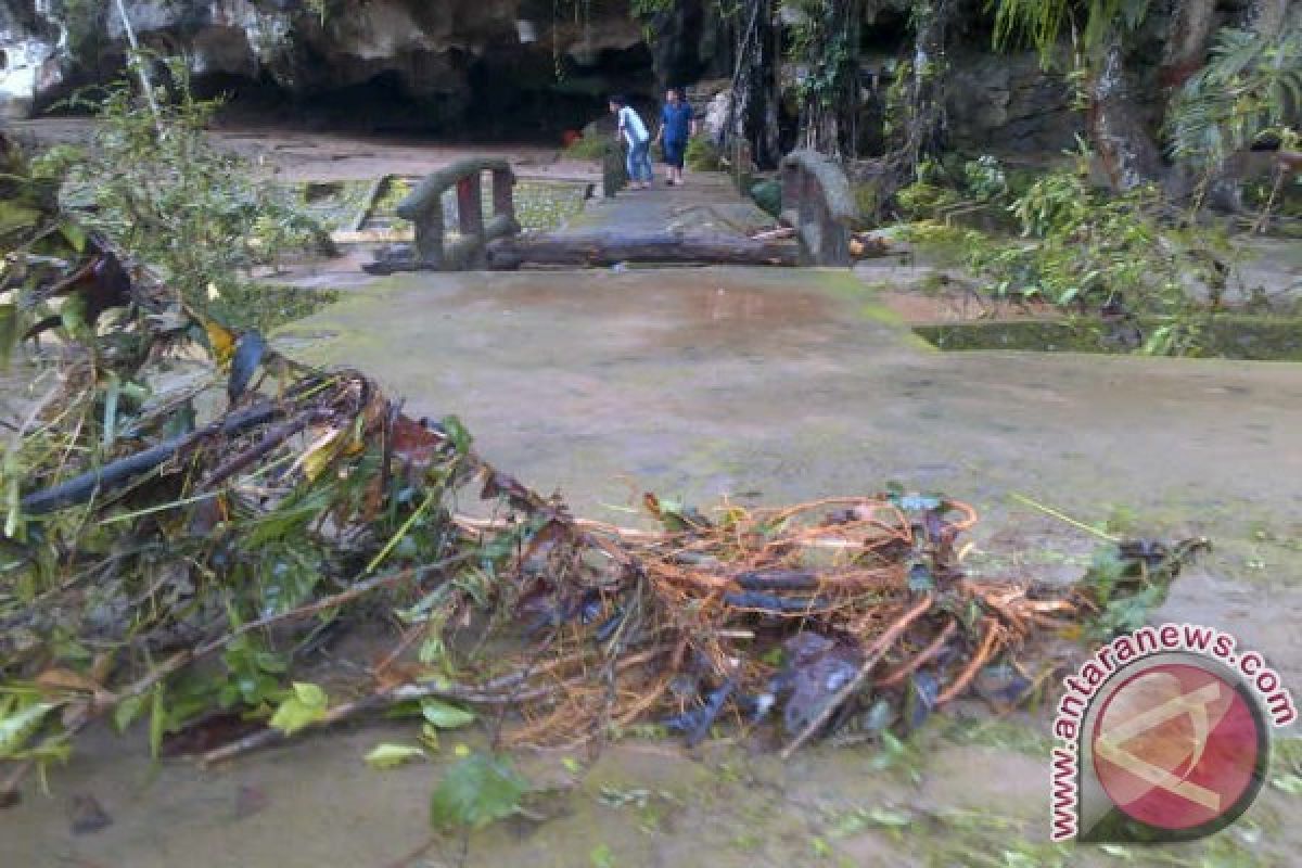 Gua Putri OKU nyaris tenggelam diterjang banjir 
