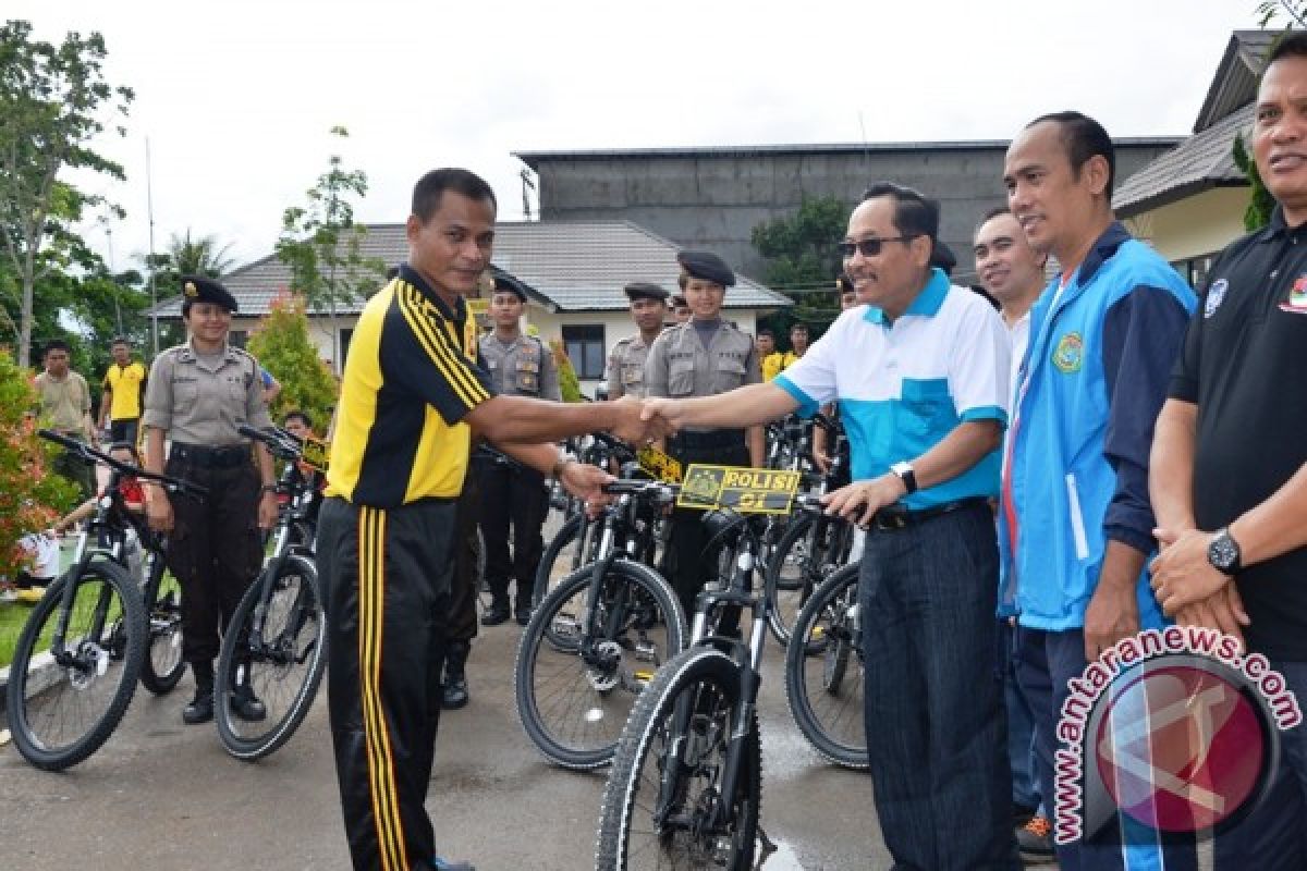 Pemkab Sekadau Hibahkan 30 Sepeda untuk Polres 