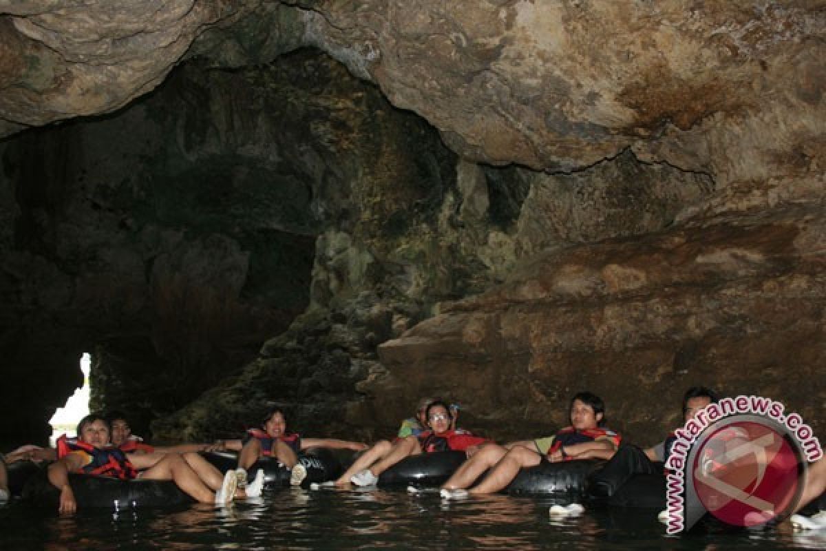 Wisatawan "River Tubing" Sungai Kreo Hilang