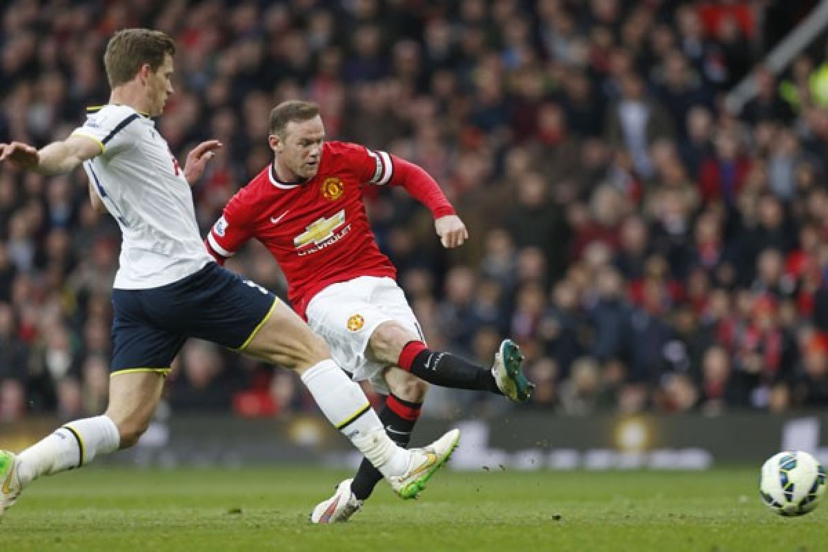 MU ungguli Tottenham  3-0 di babak pertama