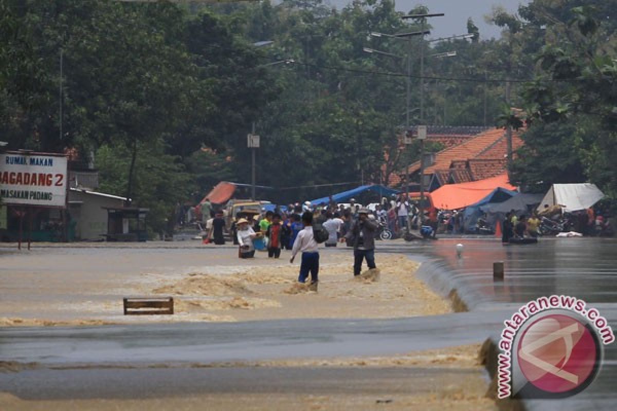 Tanggul terancam jebol di Indramayu, 6.000 orang dalam bahaya