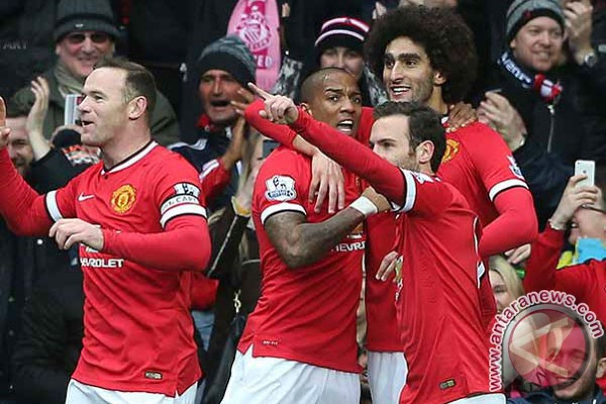 Manchester United bungkam Tottenham 3-0 