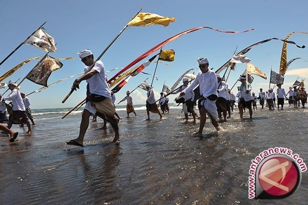 Ritual Melasti Awali Hari Suci Nyepi