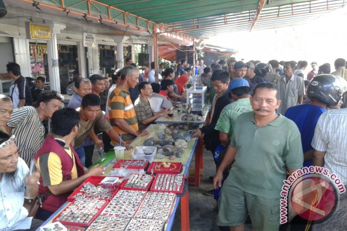 Penghasilan Pengrajin Batu Akik Meningkat di Awal Ramadhan