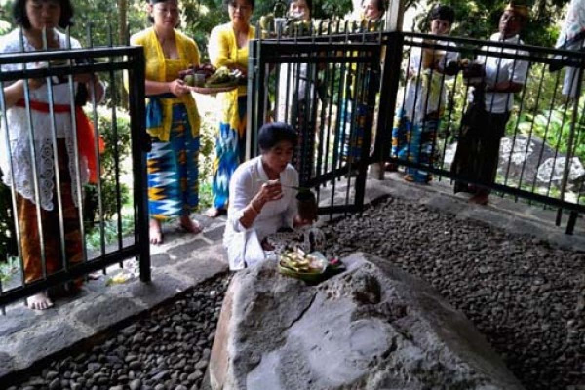 Mereka Melasti di Prasasti Tukmas Kaki Merbabu