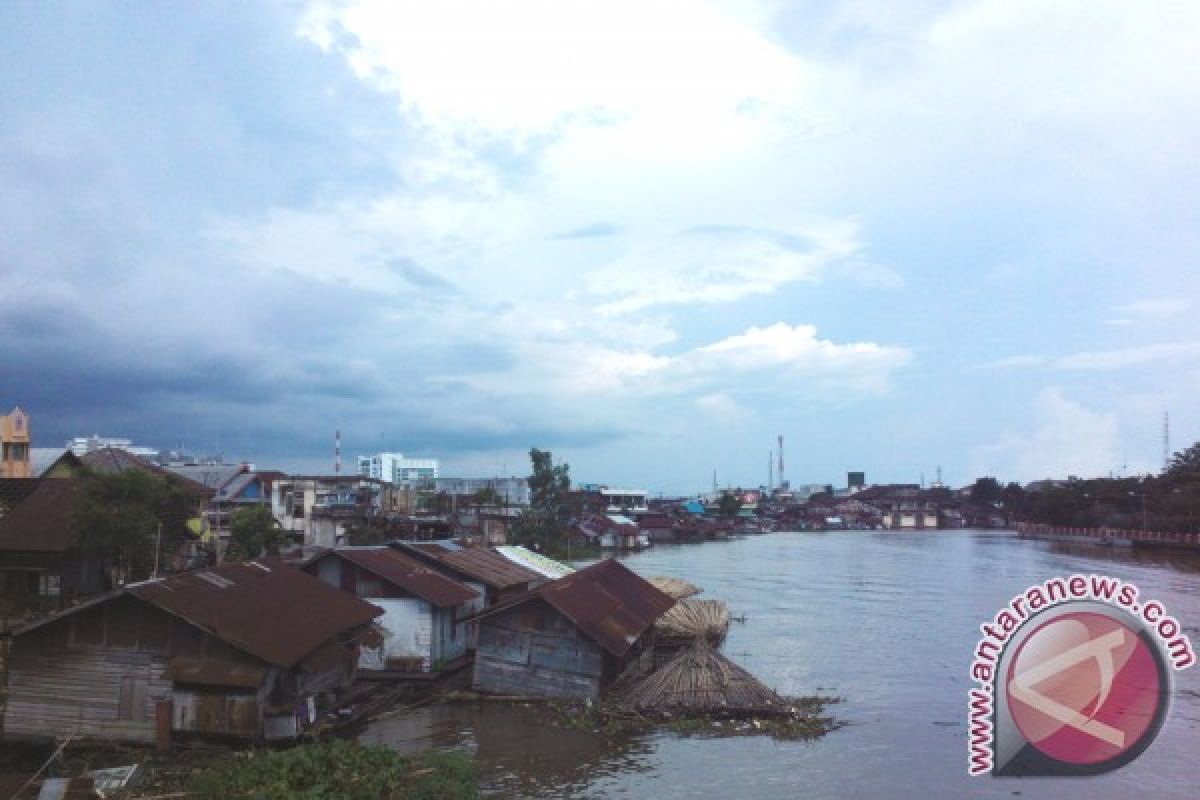 20 Raft Houses Evicted in Banjarmasin