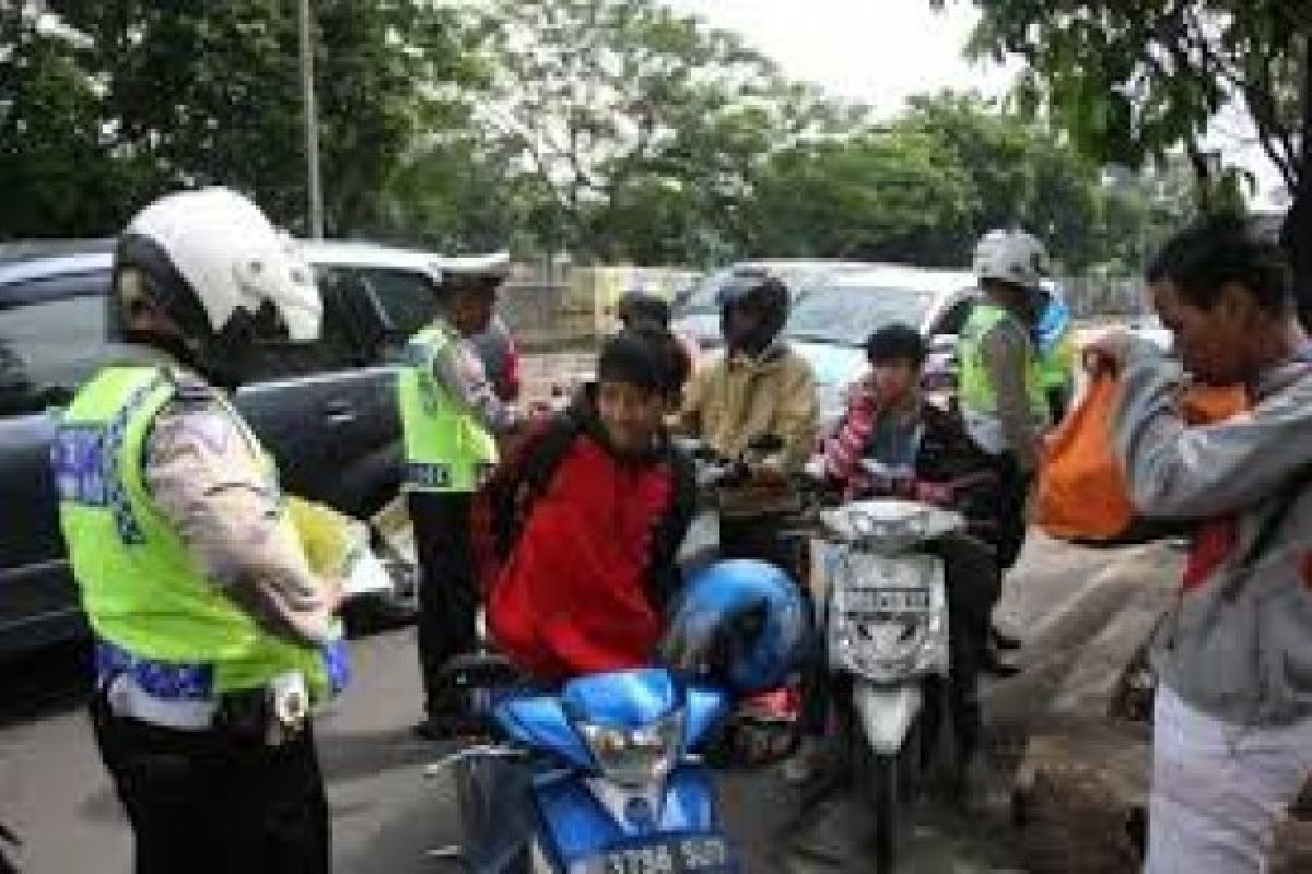 Gelar Razia Ilegal, Empat Polisi Disanksi