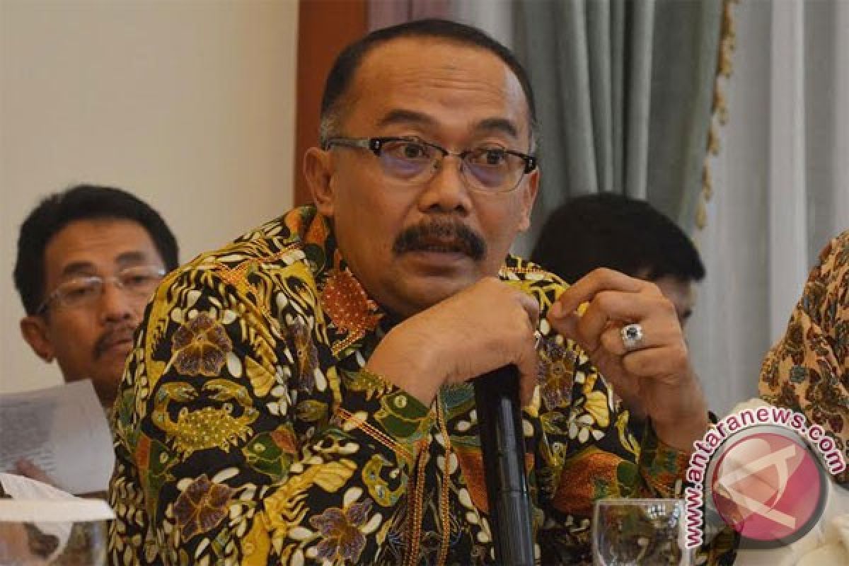 Pedagang perkenalkan bawang hutan kepada tim DPR