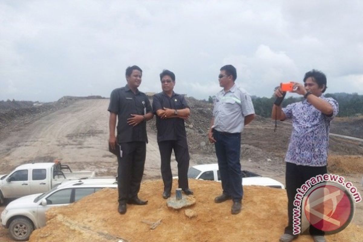 DPRD  Temukan Tumpukan Kayu Di Kutai Barat 