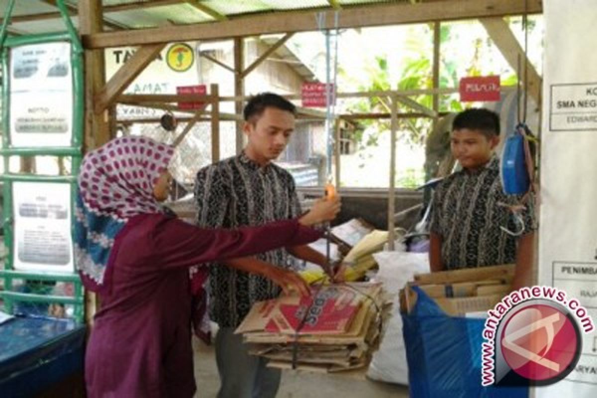 Sekolah Di Tabalong Kelola Bank Sampah 