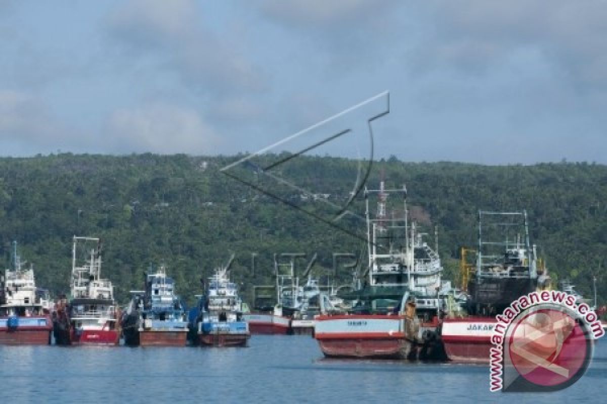 Pemkab Gorontalo Utara Salurkan Bantuan Kapal Ikan