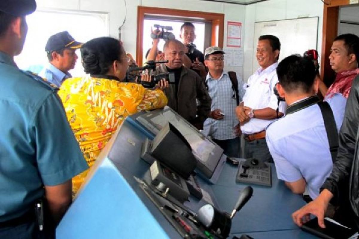 Jani dan Edwin Ingin Turun dari Kapal