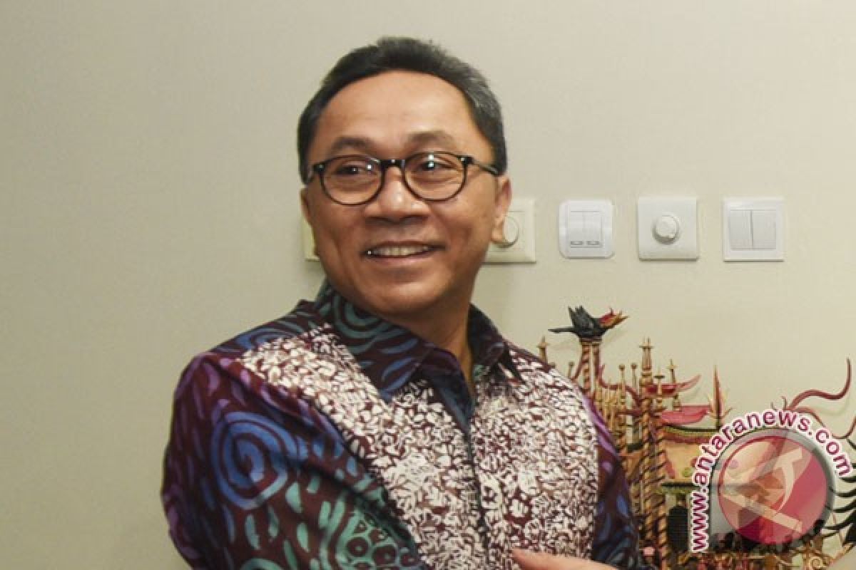 Ketua MPR buka  puasa dengan presiden dan wapres