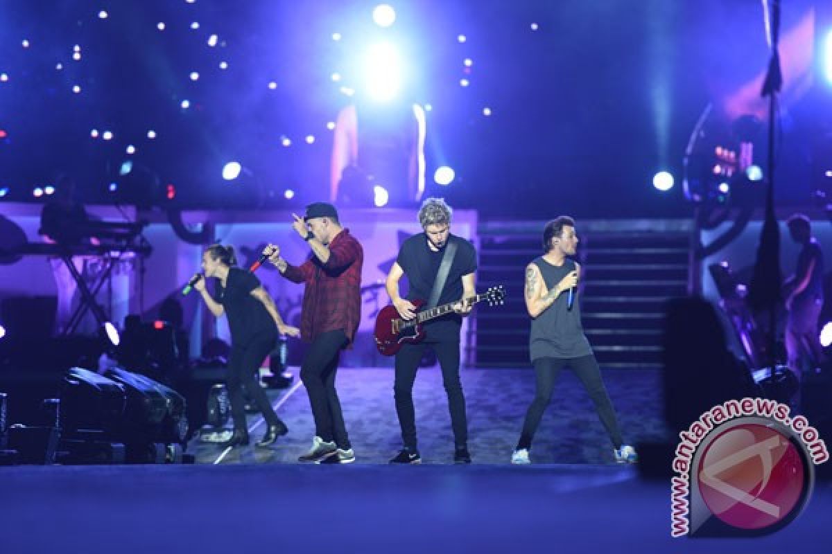 One Direction rilis single pertama sebagai kuartet