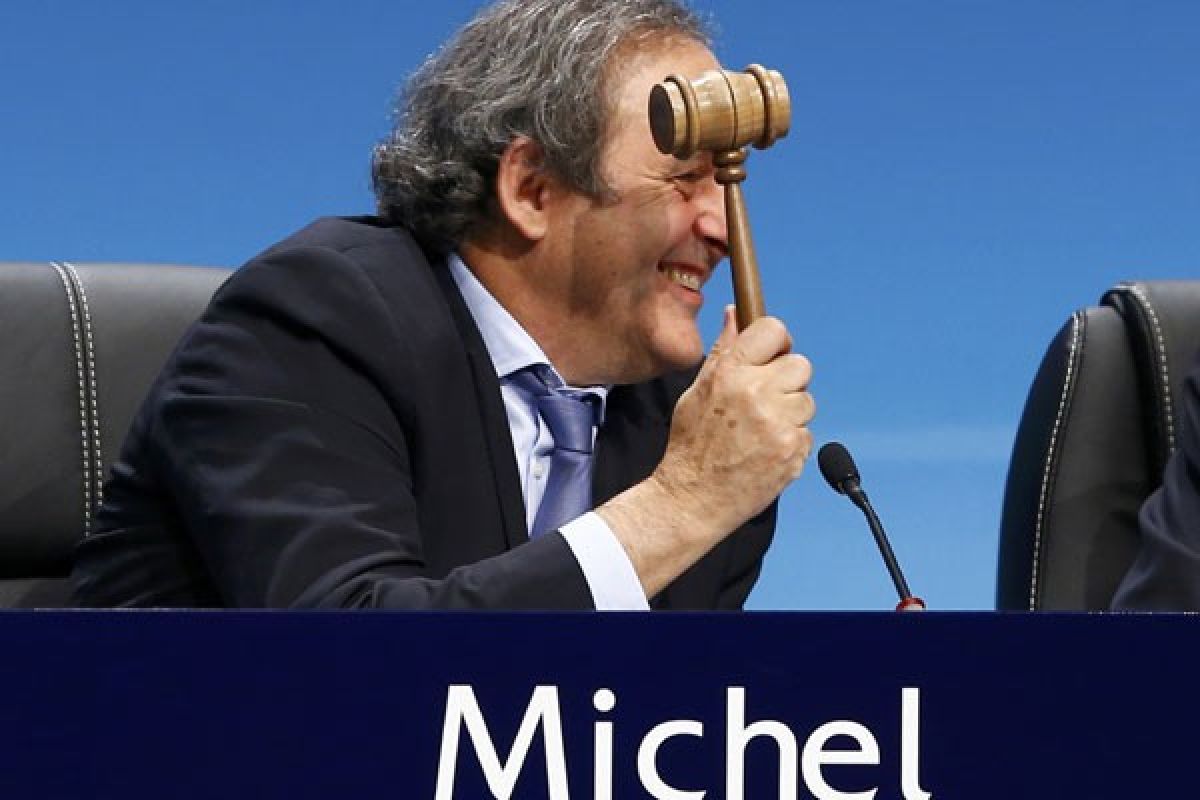 Platini kembali pimpin UEFA