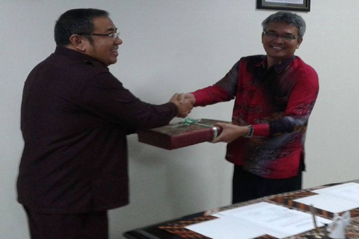 Kendari Serahkan LKPD 2014 Ke BPK Sultra