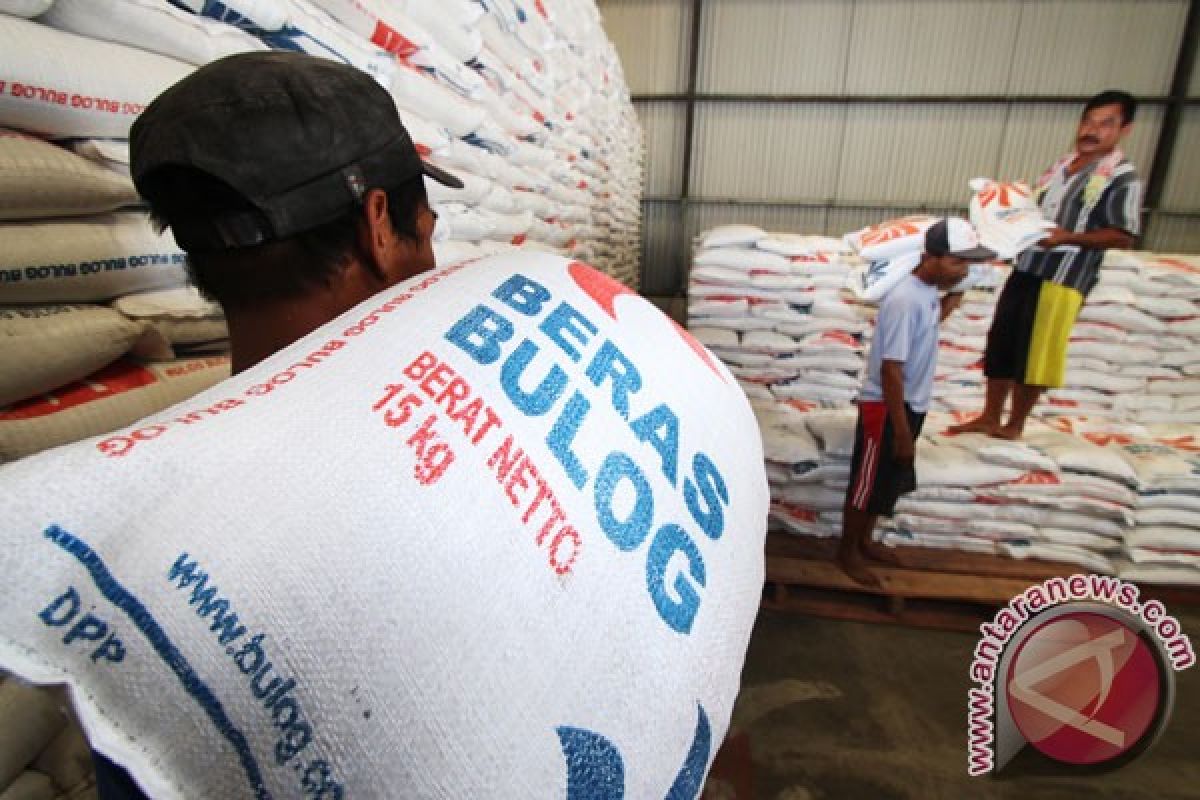 Pemerintah optimistis akhir 2015 surplus produksi beras