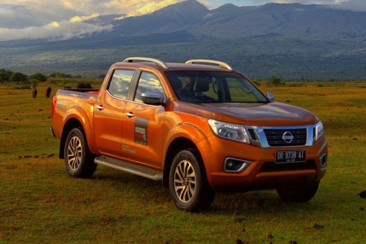 All-new NP300 Nissan Navara taklukkan Tambora