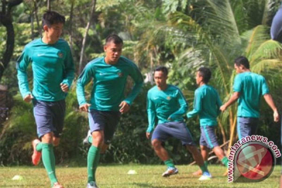 Aji Santoso istirahatkan Evan saat timnas lawan Brunei