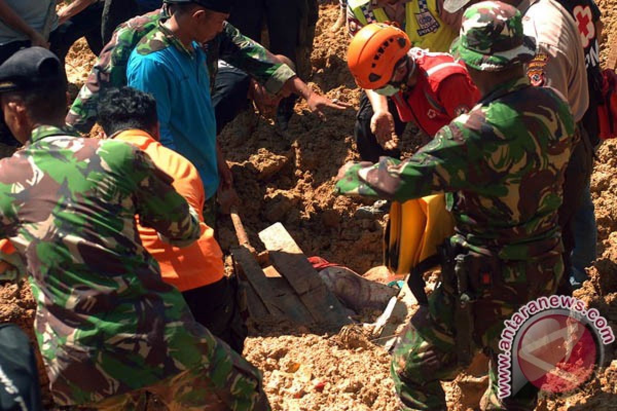 Korban tewas longsor Cimerak, Sukabumi 12 orang