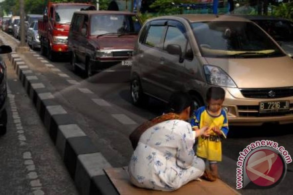 Dinsos Amankan Pengemis Membawa Emas dan Uang Jutaan Rupiah