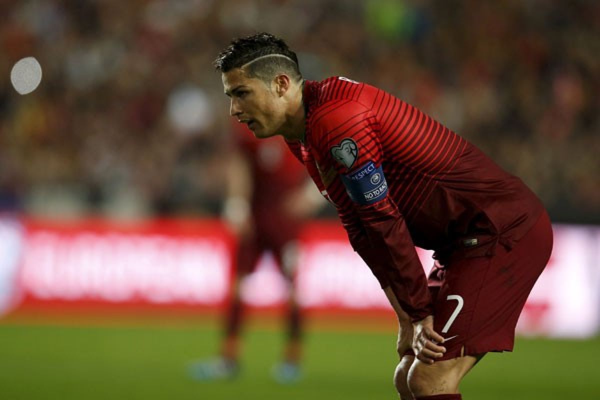 Euro 2016 - Ronaldo gagal cetak gol penalti