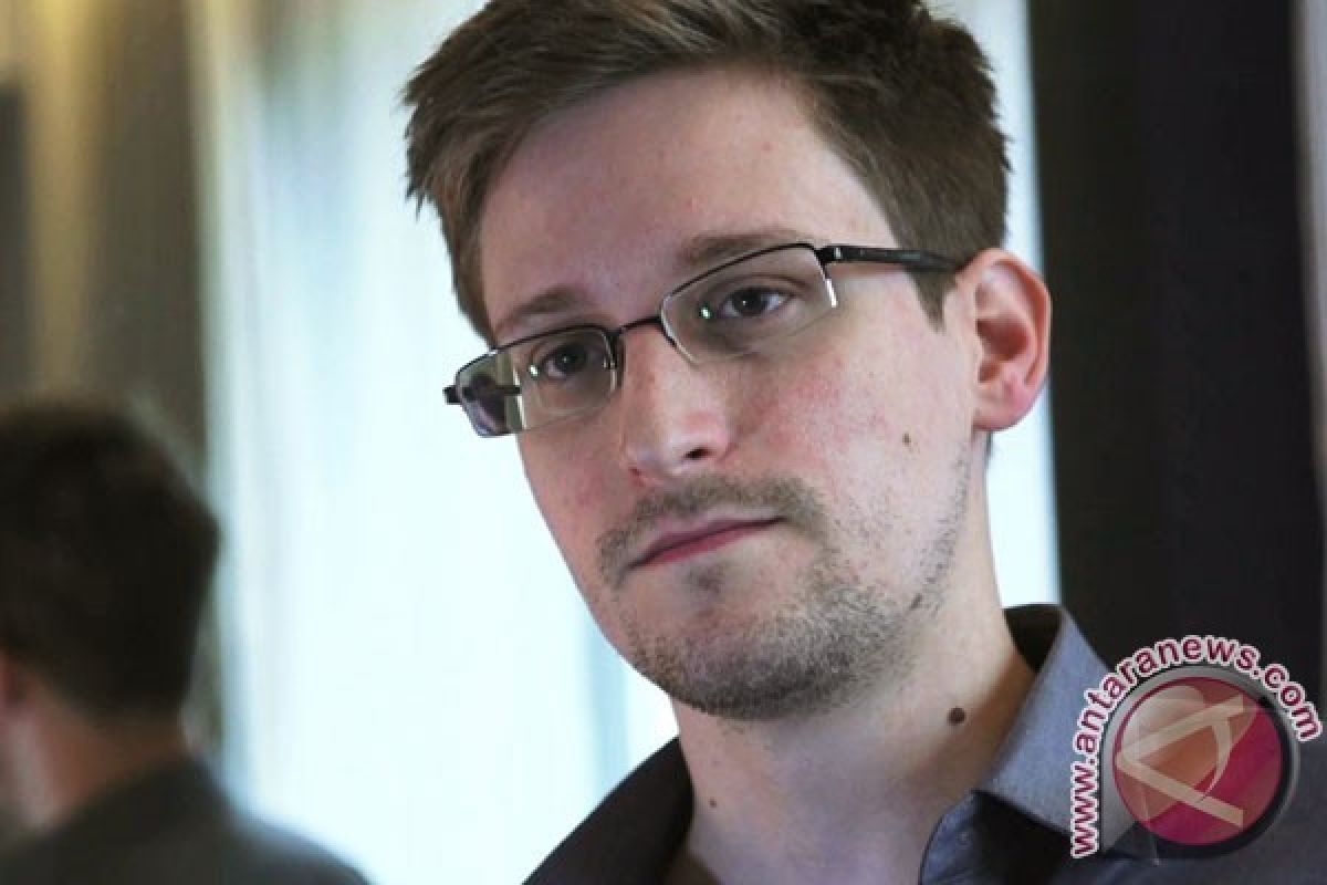 Trump pertimbangkan  pengampunan bagi pembocor Edward Snowden