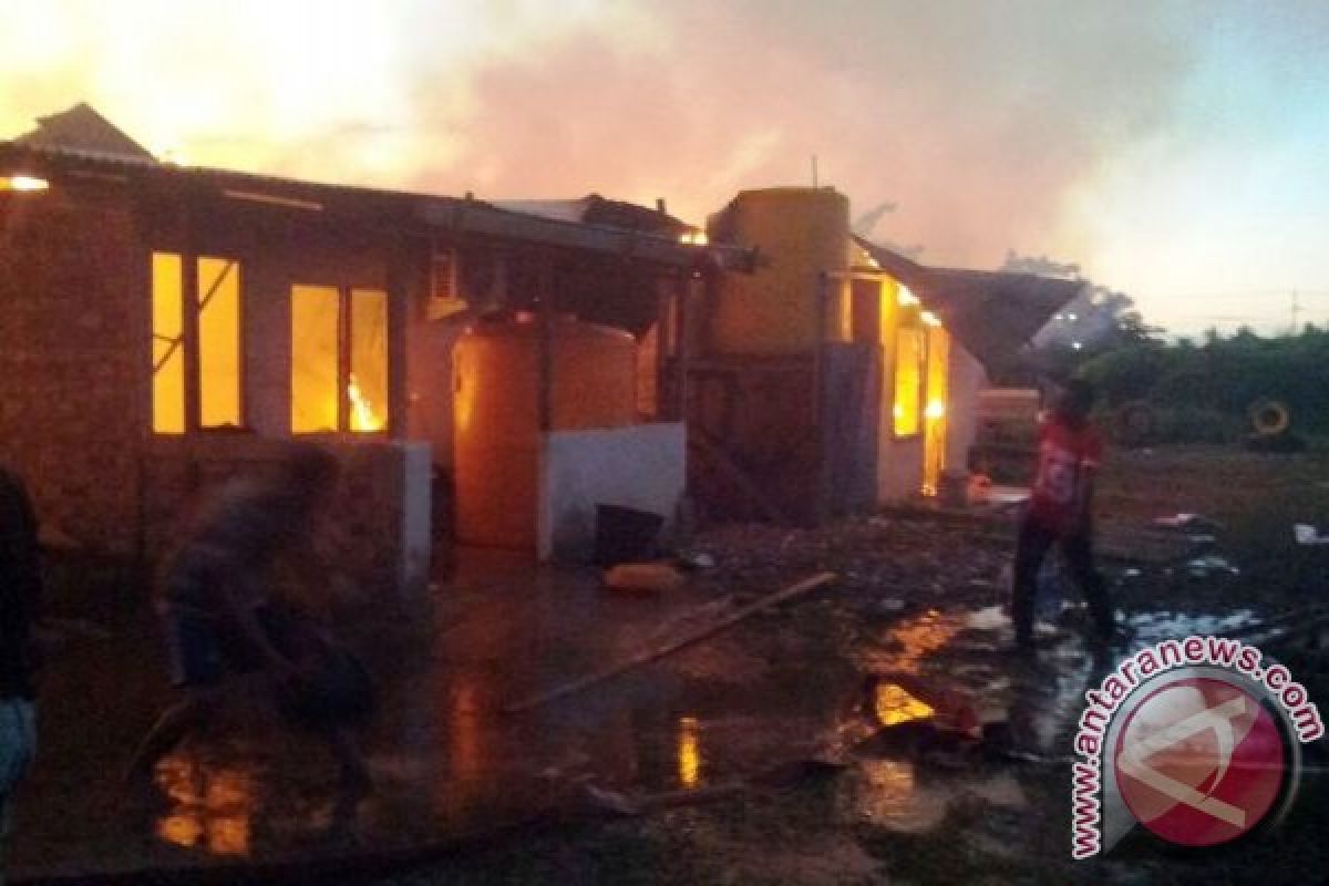 Asrama Brimob Merauke Papua terbakar