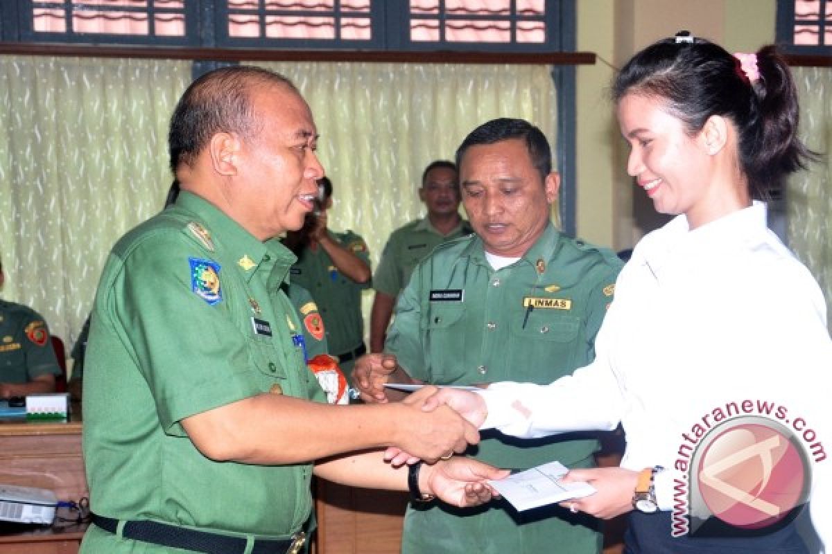 Bupati Sintang Serahkan SK CPNS