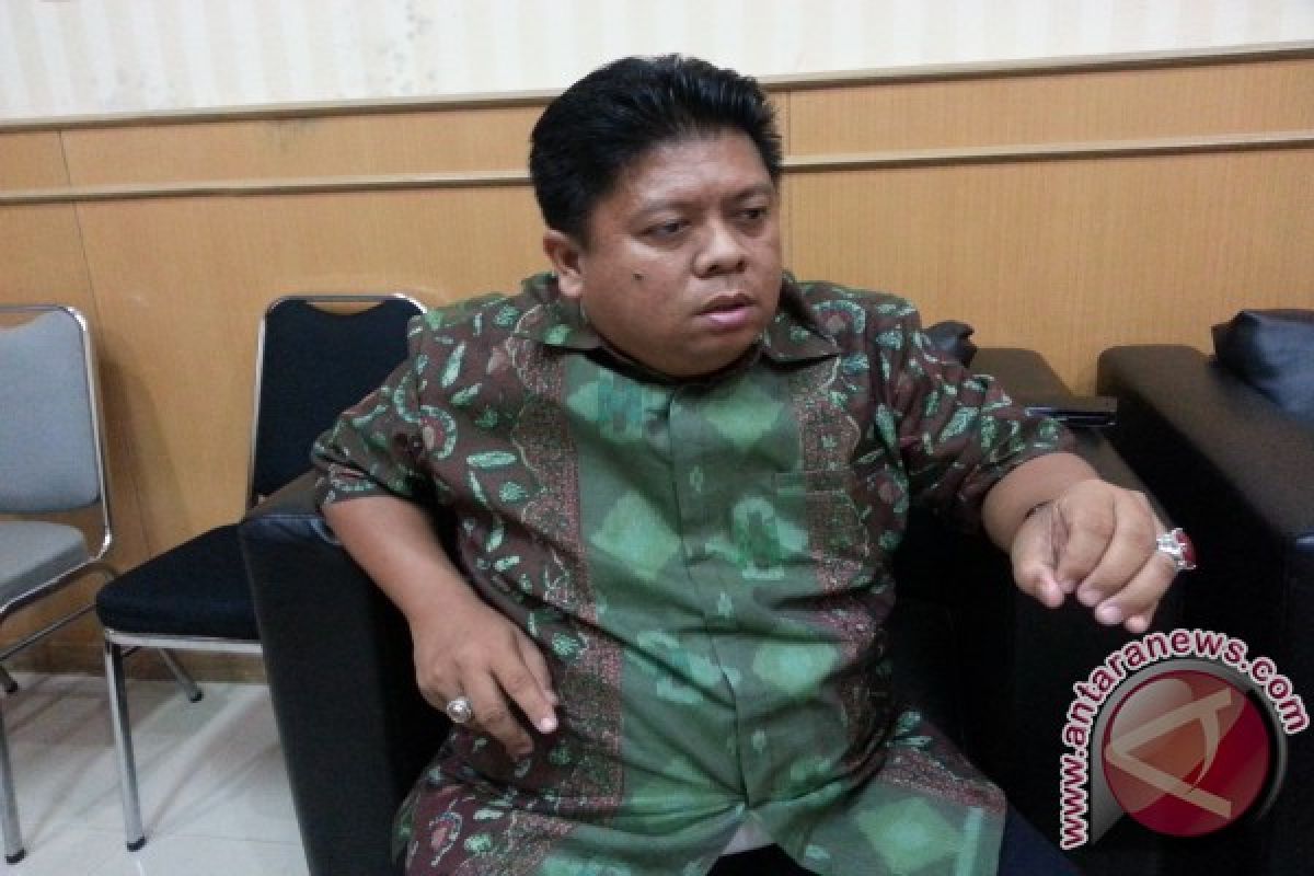 Legislator: tak ada bantuan gubernur untuk desa