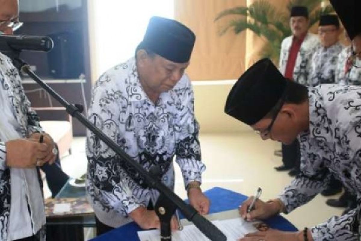 Penyerahan Tongkat Kepemimpinan Ketua PGRI Kampar Ke IX