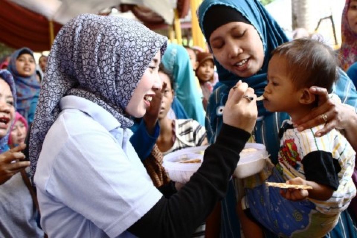 PKK Kota Serang Sumbang Makanan Bergizi