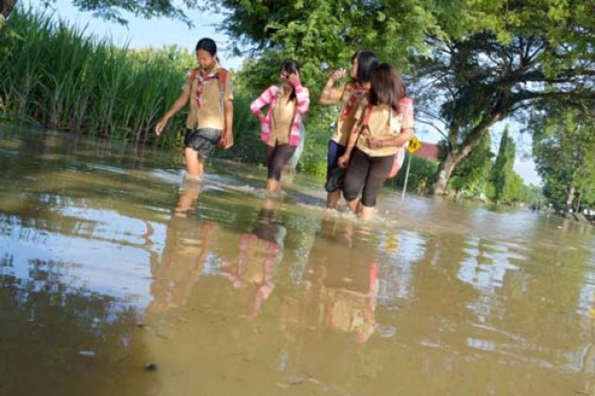 Bangunan Sekolah di Madiun Terendam Air