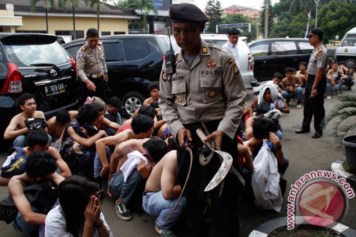 Polisi tahan 12 pelajar terlibat tawuran maut di Karawang