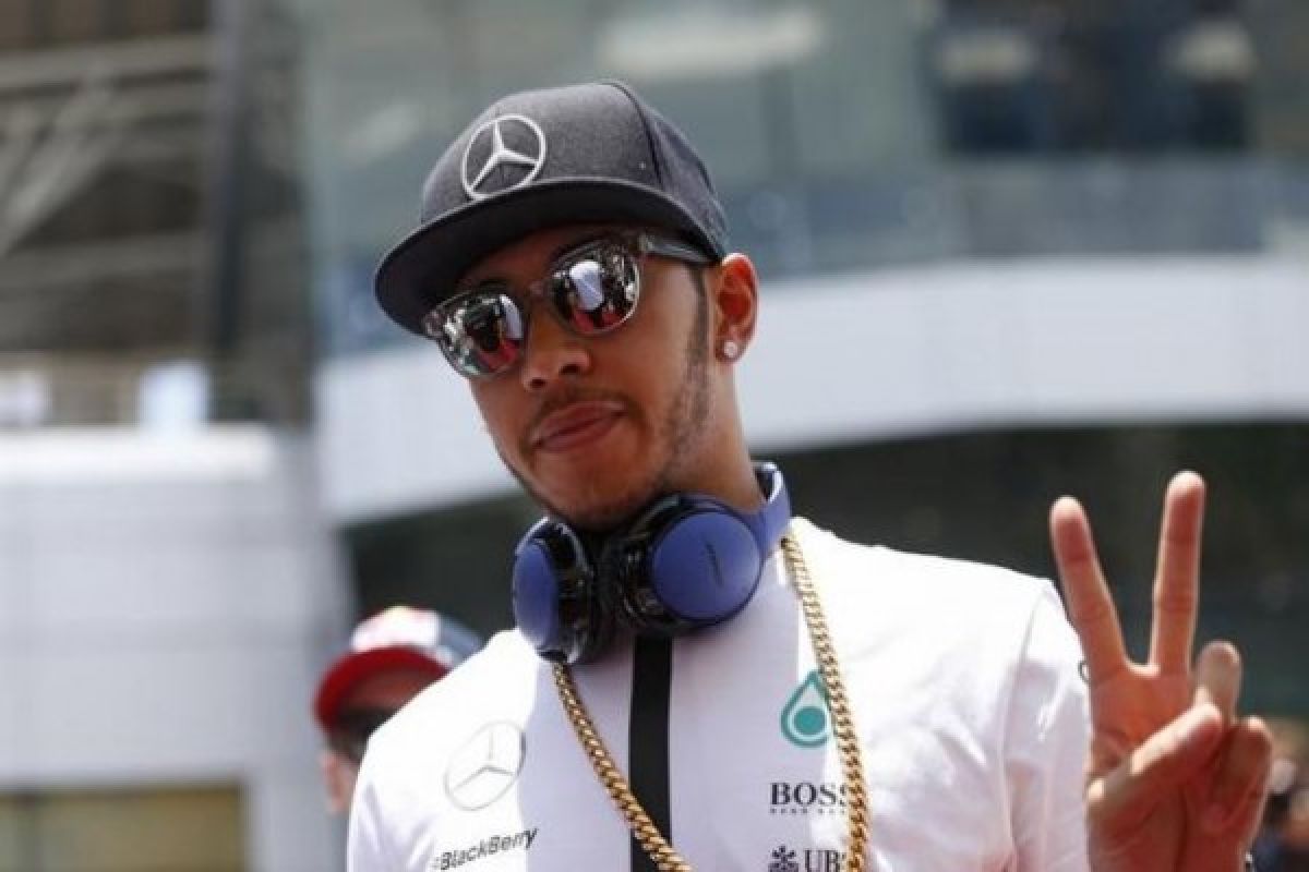 Hamilton tercepat pada latihan bebas pertama di Australia