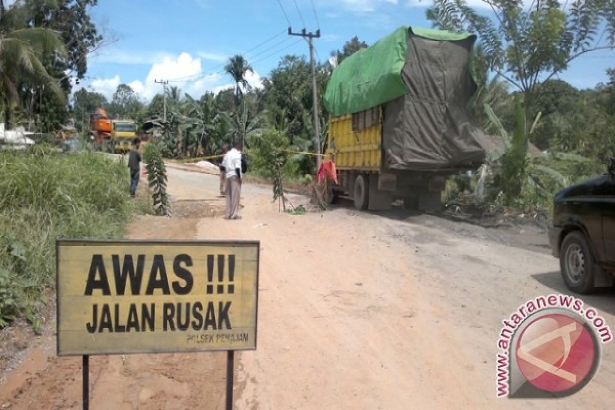 Infrastruktur jalan di Penajam banyak yang rusak